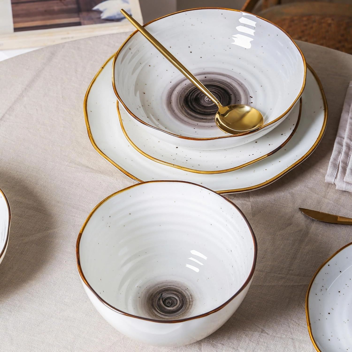 Christian Siriano Luma 16-Piece Dinnerware Set Porcelain, Black