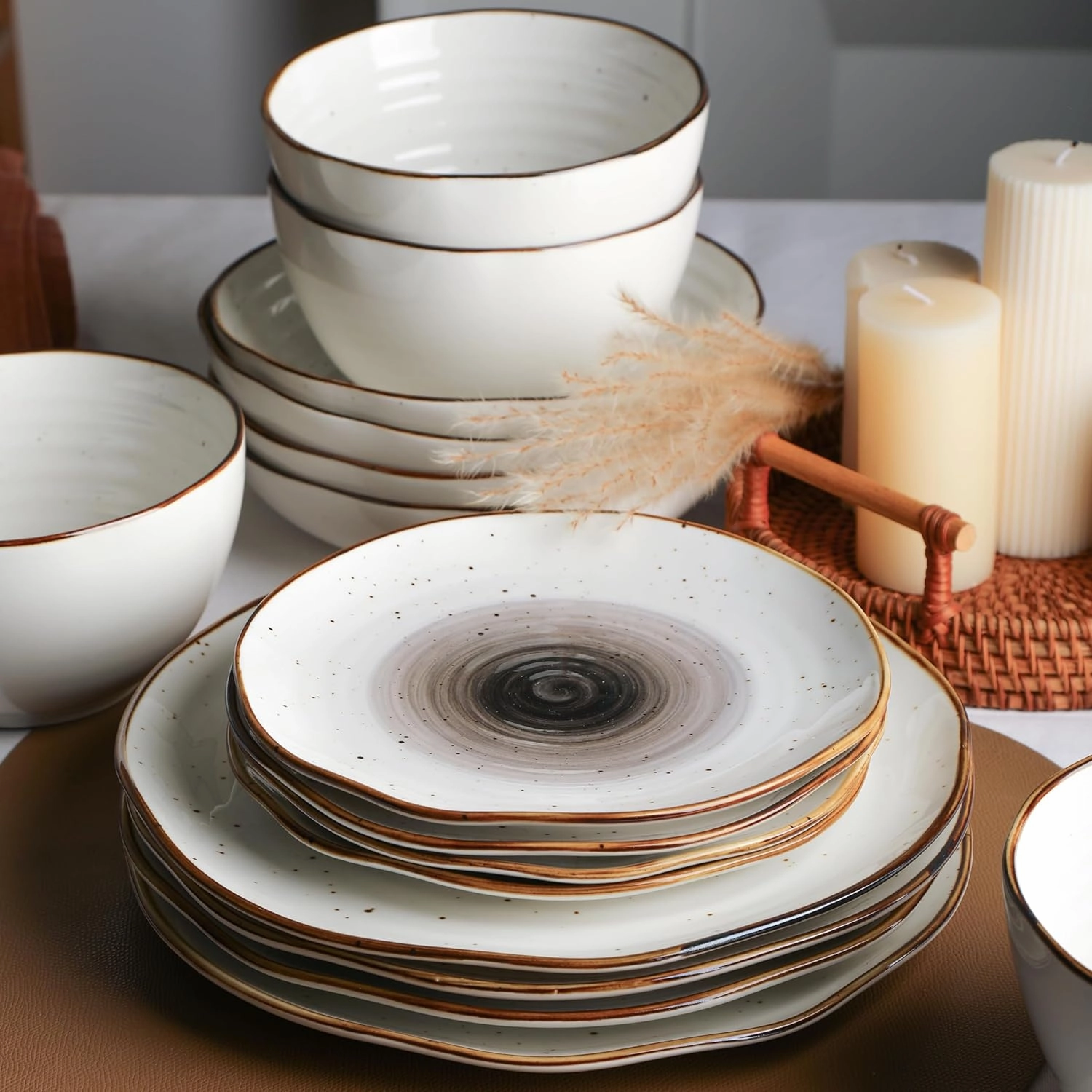 Christian Siriano Luma 16-Piece Dinnerware Set Porcelain, Black