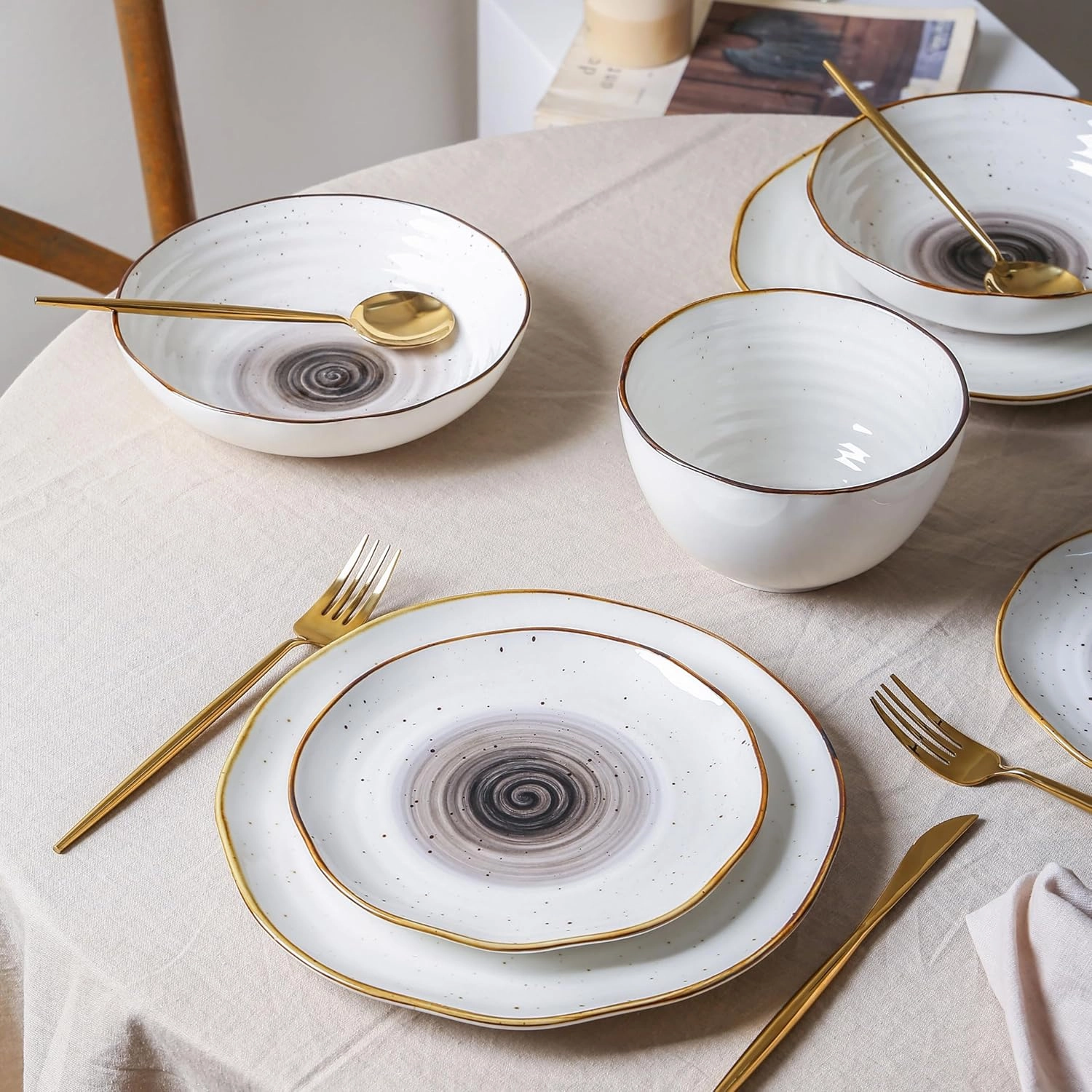 Christian Siriano Luma 16-Piece Dinnerware Set Porcelain, Black