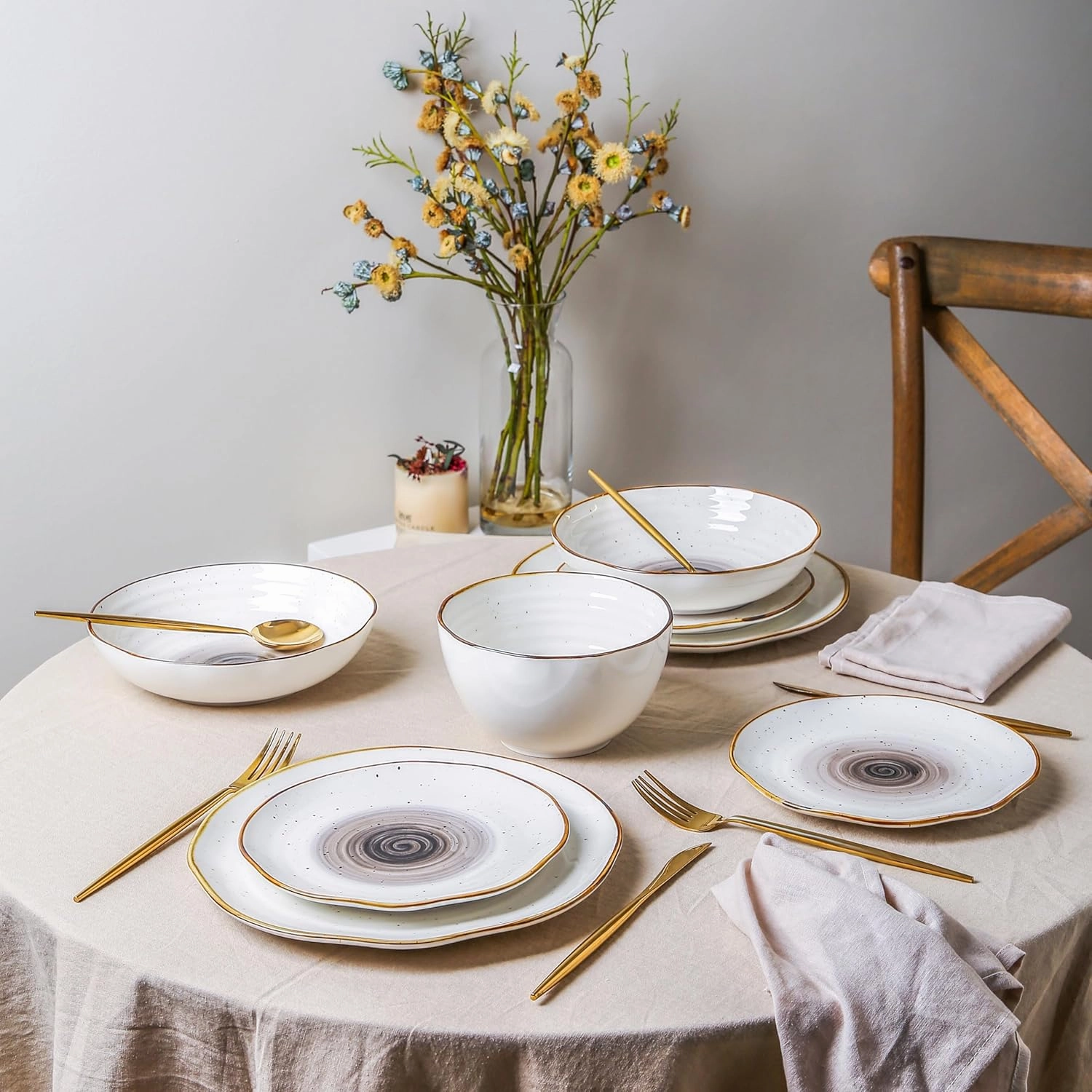 Christian Siriano Luma 16-Piece Dinnerware Set Porcelain, Black