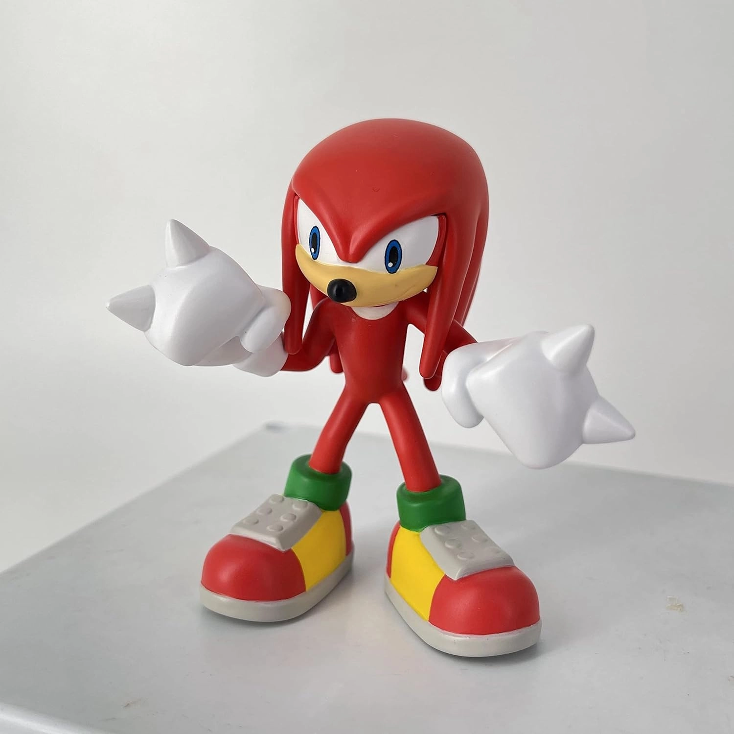 Knuckles Figure - Sonic Multicoloured Y90312