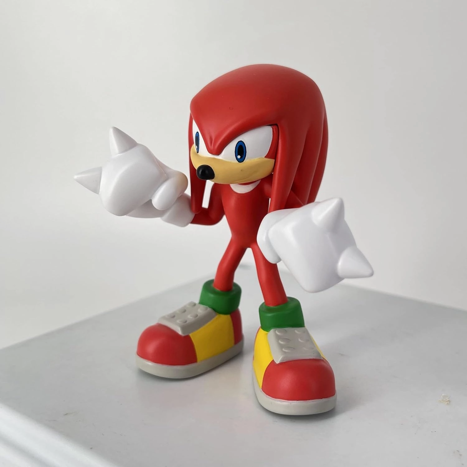 Knuckles Figure - Sonic Multicoloured Y90312