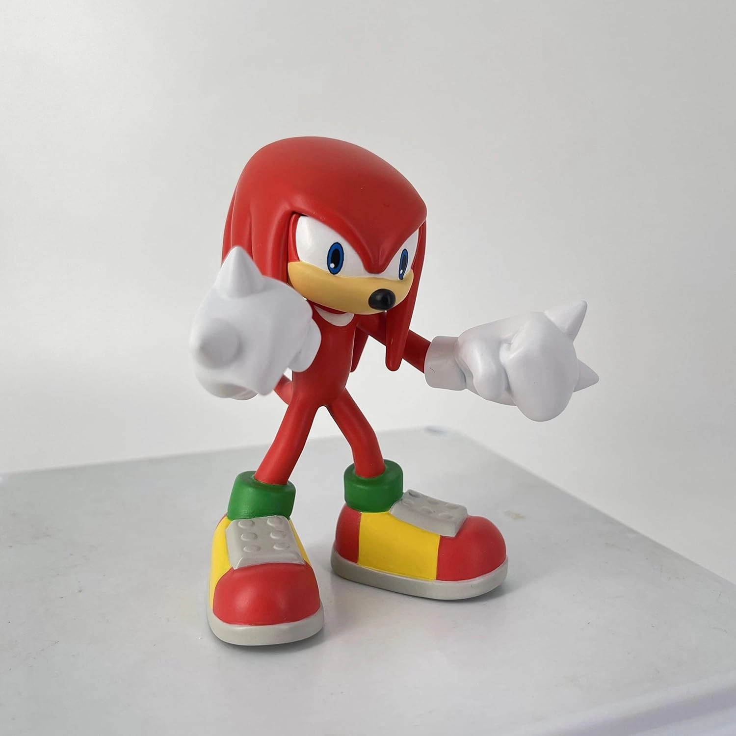 Knuckles Figure - Sonic Multicoloured Y90312