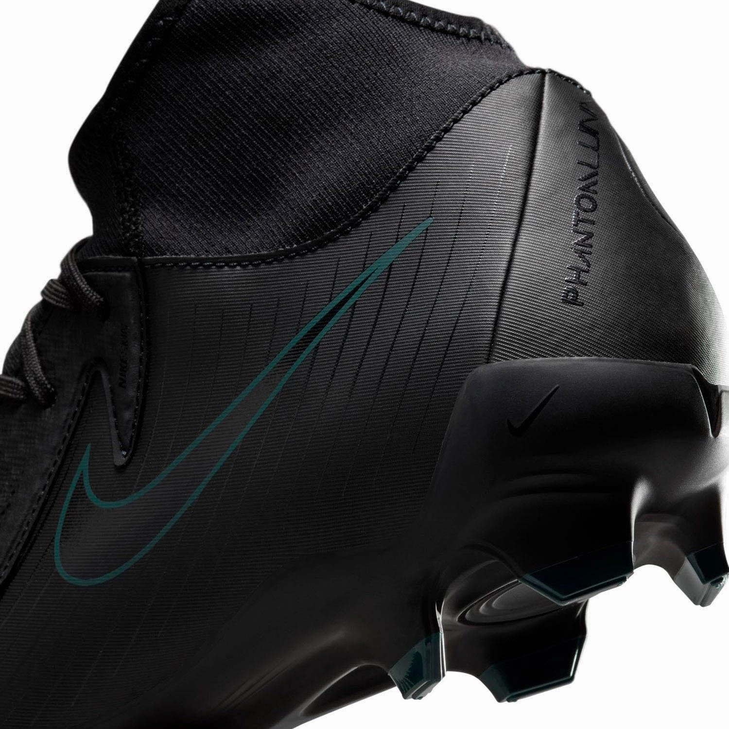 Nike Men's Phantom Luna Ii Academy Fg/Mg Sneaker